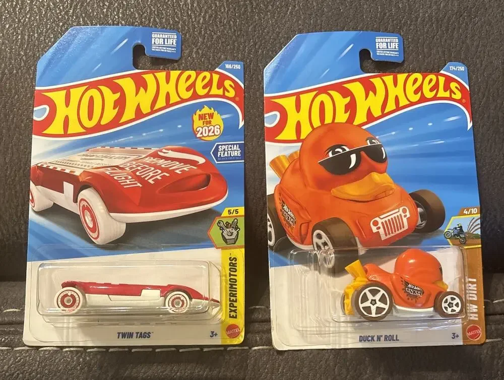 2026 Hot Wheels Twin Tags #166 Red LUGGAGE- Duck And Roll Orange 174